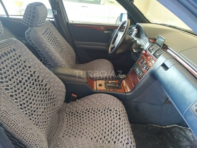 Mercedes E 200 1995, 236,145 km - 2.0 l - Qazax