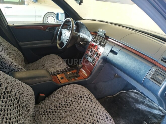 Mercedes E 200 1995, 236,145 km - 2.0 l - Qazax