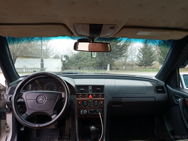 Mercedes C 220 1998, 319,800 km - 2.2 l - Salyan