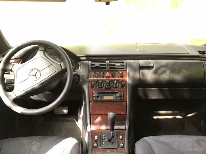 Mercedes E 230 1996, 500,000 km - 2.3 l - Zaqatala