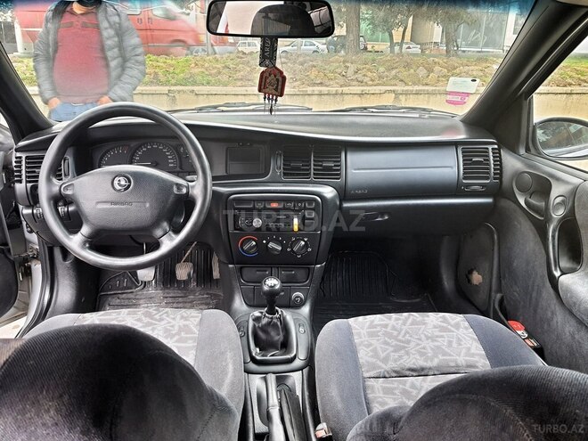 Opel Vectra 1996, 330,000 km - 1.6 l - Bakı
