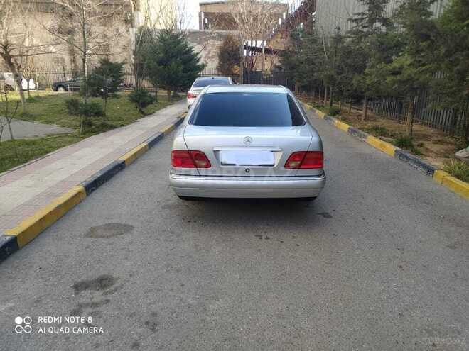 Mercedes E 240 1999, 199,000 km - 2.4 л - Bakı