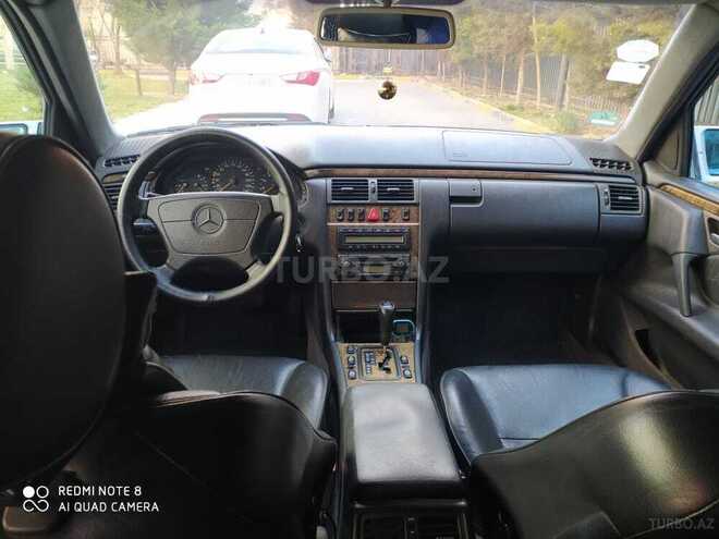 Mercedes E 240 1999, 199,000 km - 2.4 л - Bakı