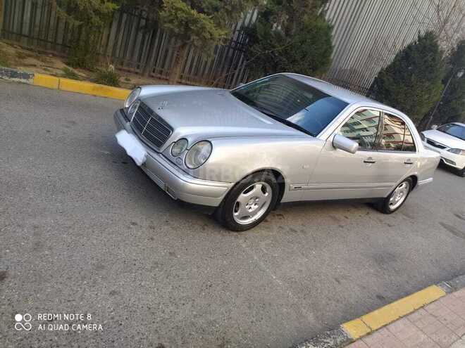Mercedes E 240 1999, 199,000 km - 2.4 л - Bakı