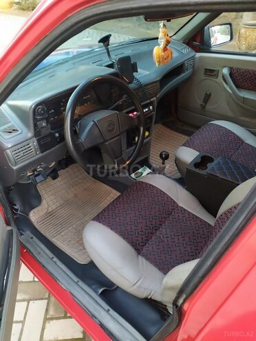 Opel  1981, 242,500 km - 1.3 л - Bakı