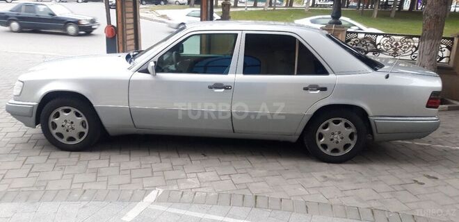 Mercedes E 200 1995, 281,500 km - 2.0 l - Bakı