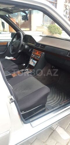 Mercedes E 200 1995, 281,500 km - 2.0 l - Bakı