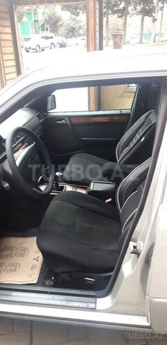 Mercedes E 200 1995, 281,500 km - 2.0 l - Bakı