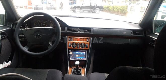 Mercedes E 200 1995, 281,500 km - 2.0 l - Bakı