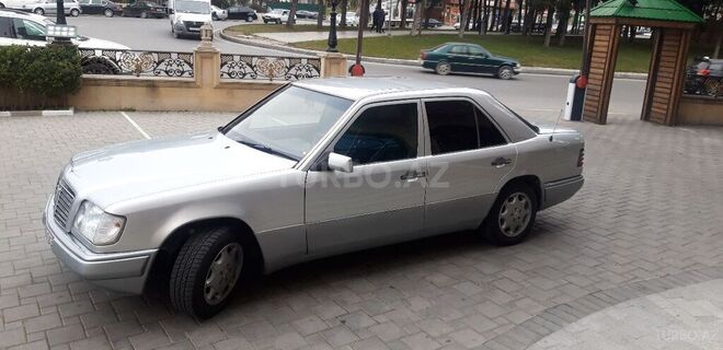 Mercedes E 200 1995, 281,500 km - 2.0 l - Bakı