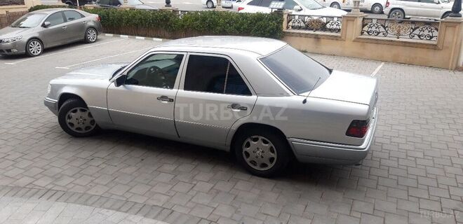 Mercedes E 200 1995, 281,500 km - 2.0 l - Bakı