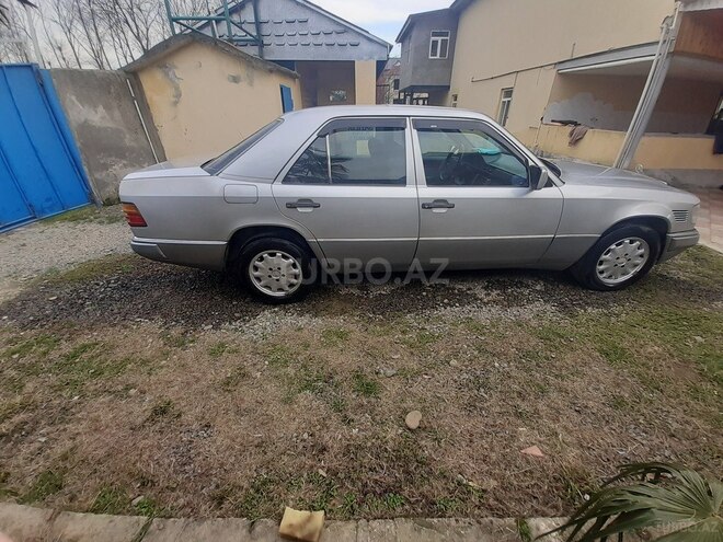 Mercedes E 300 1993, 550,000 km - 3.0 l - Masallı