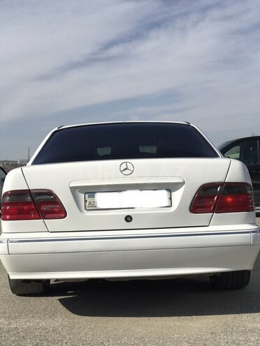 Mercedes E 240 2000, 318,425 km - 2.4 l - Bakı