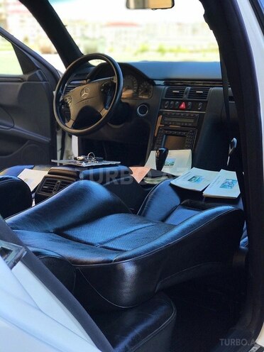 Mercedes E 240 2000, 318,425 km - 2.4 l - Bakı