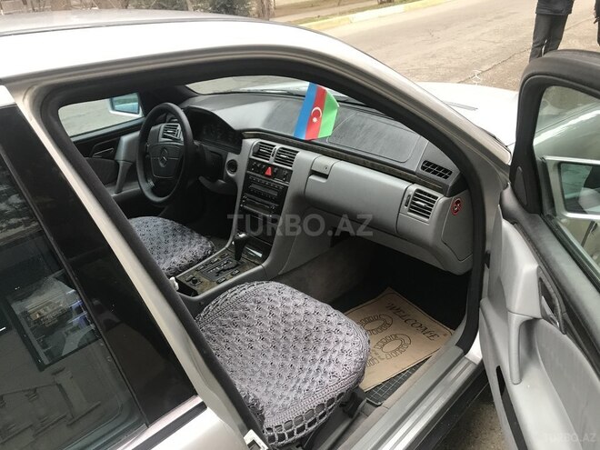 Mercedes E 240 1997, 355,000 km - 2.4 l - Sumqayıt