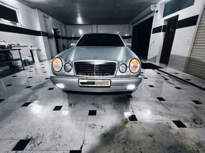 Mercedes E 220 1998, 333,000 km - 2.2 л - Quba