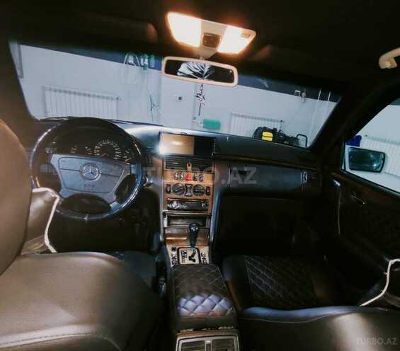 Mercedes E 220 1998, 333,000 km - 2.2 л - Quba