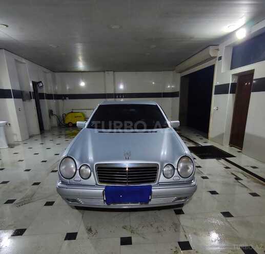 Mercedes E 220 1998, 333,000 km - 2.2 л - Quba