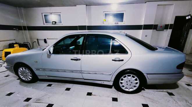 Mercedes E 220 1998, 333,000 km - 2.2 л - Quba