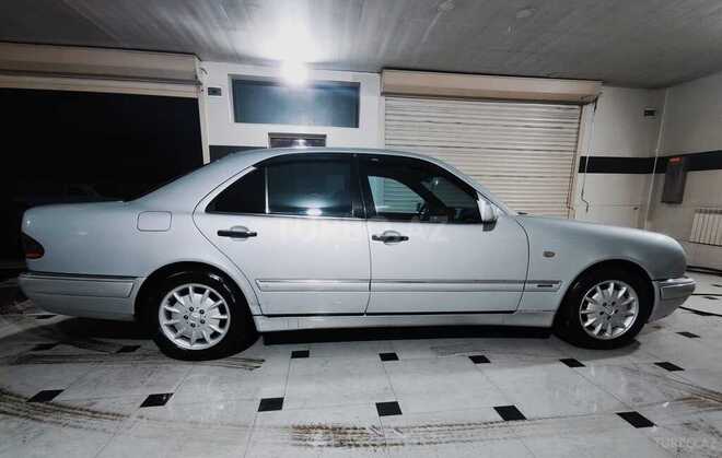 Mercedes E 220 1998, 333,000 km - 2.2 л - Quba