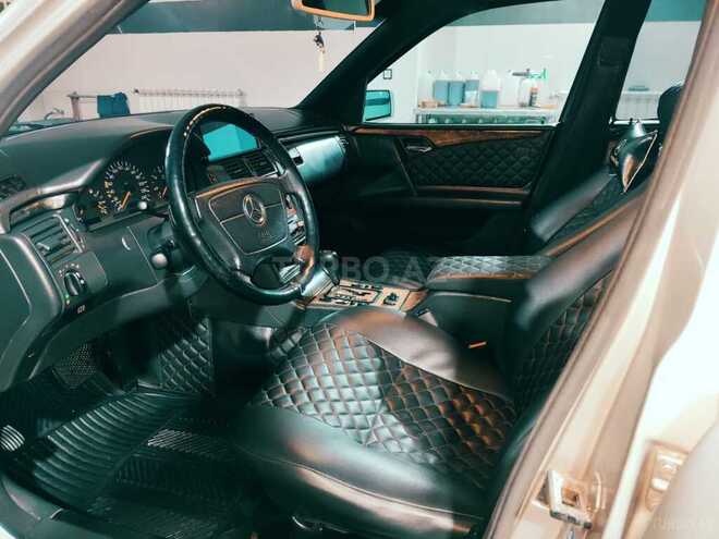 Mercedes E 220 1998, 333,000 km - 2.2 л - Quba