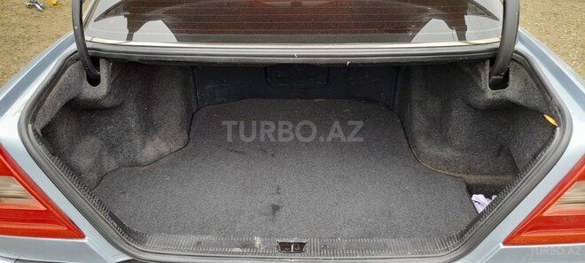 Mercedes C 220 1993, 340,000 km - 2.2 l - Qax