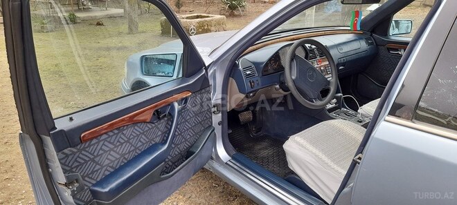 Mercedes C 220 1993, 340,000 km - 2.2 l - Qax
