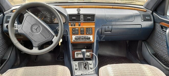 Mercedes C 220 1993, 340,000 km - 2.2 l - Qax
