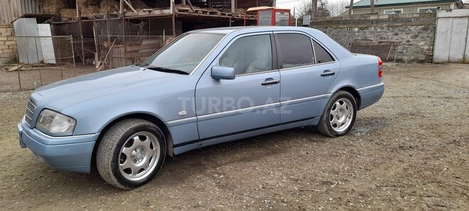Mercedes C 220 1993, 340,000 km - 2.2 l - Qax