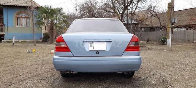 Mercedes C 220 1993, 340,000 km - 2.2 l - Qax