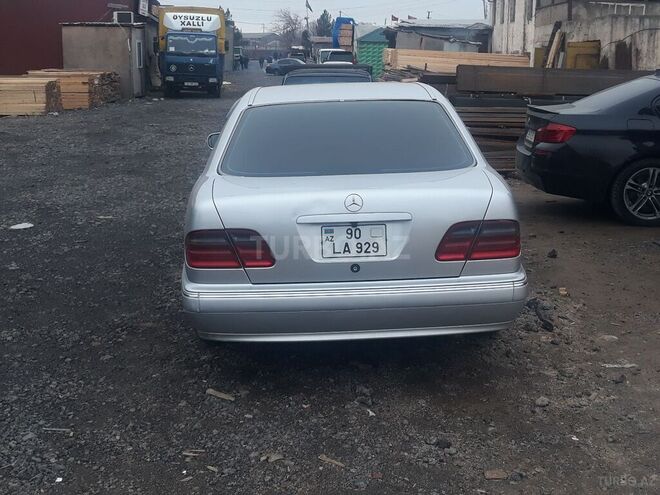 Mercedes E 240 2000, 236,570 km - 2.6 l - Bakı