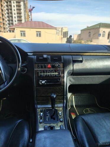 Mercedes E 240 1998, 560,000 km - 2.4 l - Bakı