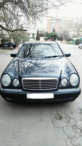 Mercedes E 240 1997, 291,567 km - 2.4 l - Bakı