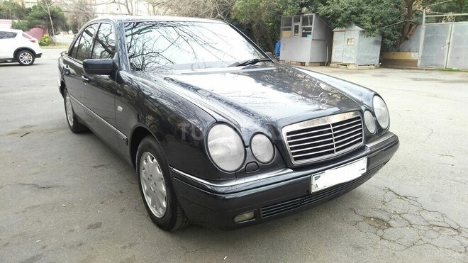 Mercedes E 240 1997, 291,567 km - 2.4 l - Bakı