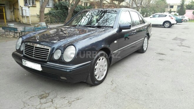 Mercedes E 240 1997, 291,567 km - 2.4 l - Bakı