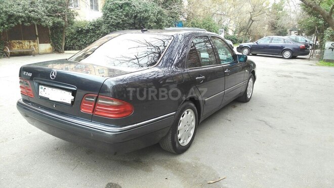 Mercedes E 240 1997, 291,567 km - 2.4 l - Bakı
