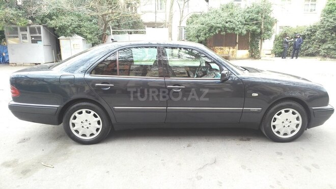 Mercedes E 240 1997, 291,567 km - 2.4 l - Bakı