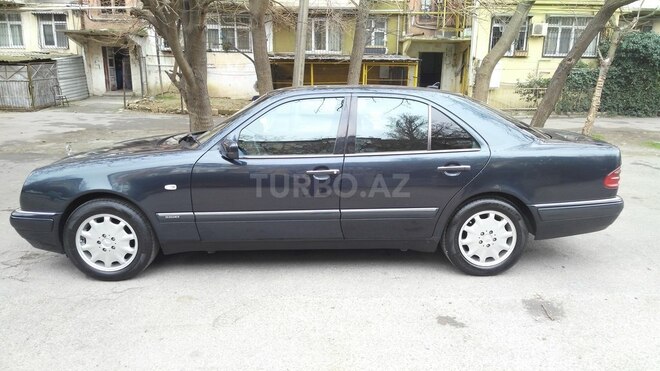 Mercedes E 240 1997, 291,567 km - 2.4 l - Bakı