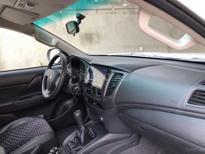 Mitsubishi L200 2020, 3,100 km - 2.4 л - Bakı