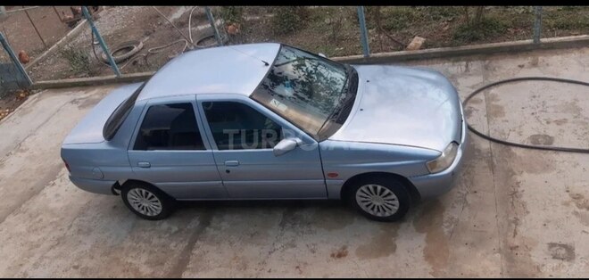 Ford Escort 1999, 265,000 km - 1.3 l - Yevlax