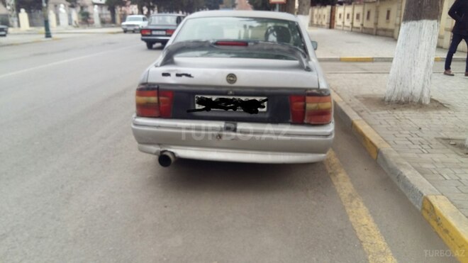 Opel Vectra 1995, 207,000 km - 1.8 l - Qazax
