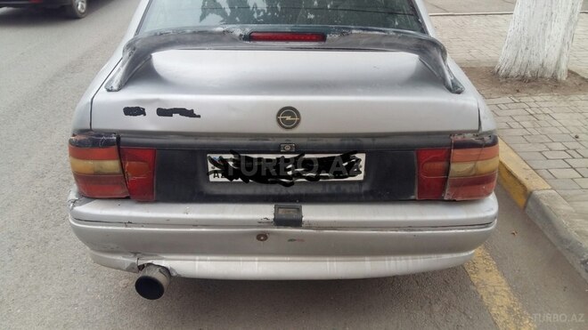 Opel Vectra 1995, 207,000 km - 1.8 l - Qazax