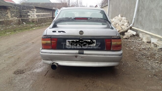 Opel Vectra 1995, 207,000 km - 1.8 l - Qazax
