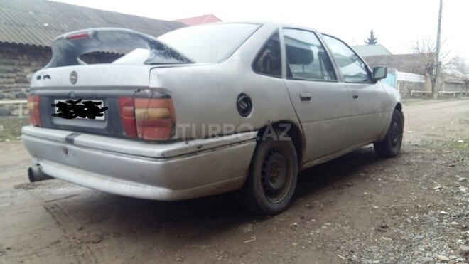 Opel Vectra 1995, 207,000 km - 1.8 l - Qazax