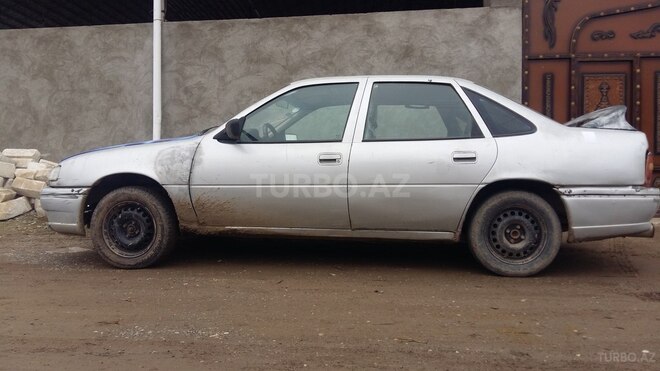 Opel Vectra 1995, 207,000 km - 1.8 l - Qazax