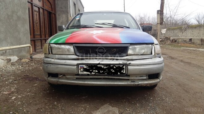 Opel Vectra 1995, 207,000 km - 1.8 l - Qazax