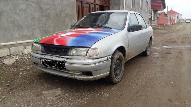 Opel Vectra 1995, 207,000 km - 1.8 l - Qazax