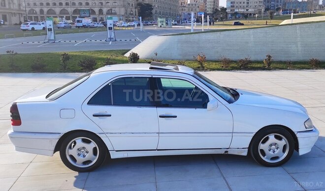 Mercedes C 230 2000, 302,000 km - 2.3 l - Bakı
