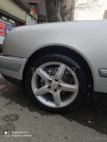 Mercedes E 240 1998, 320,000 km - 2.4 l - Bakı