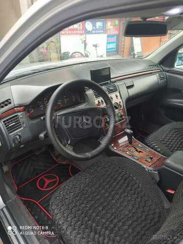 Mercedes E 240 1998, 320,000 km - 2.4 l - Bakı
